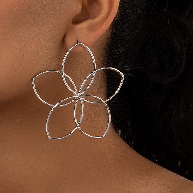 Серьги в корейском стиле, ретро, с полыми цветами: Элегантный нишевый дизайн для женщин