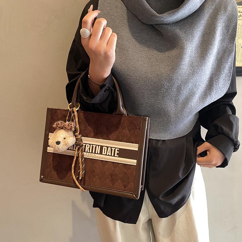 Сумка премиум-класса в стиле ретро большой вместимости женская 2025 новая универсальная сумка-мессенджер для通勤 модная сумка-тоут