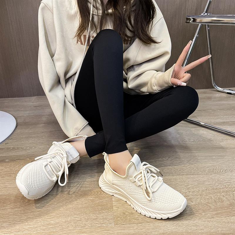 Женские кроссовки из летучей тканой сетки, новые весенние, летние и осенние, дышащие и универсальные, повседневные и легкие, с мягкой подошвой для бега