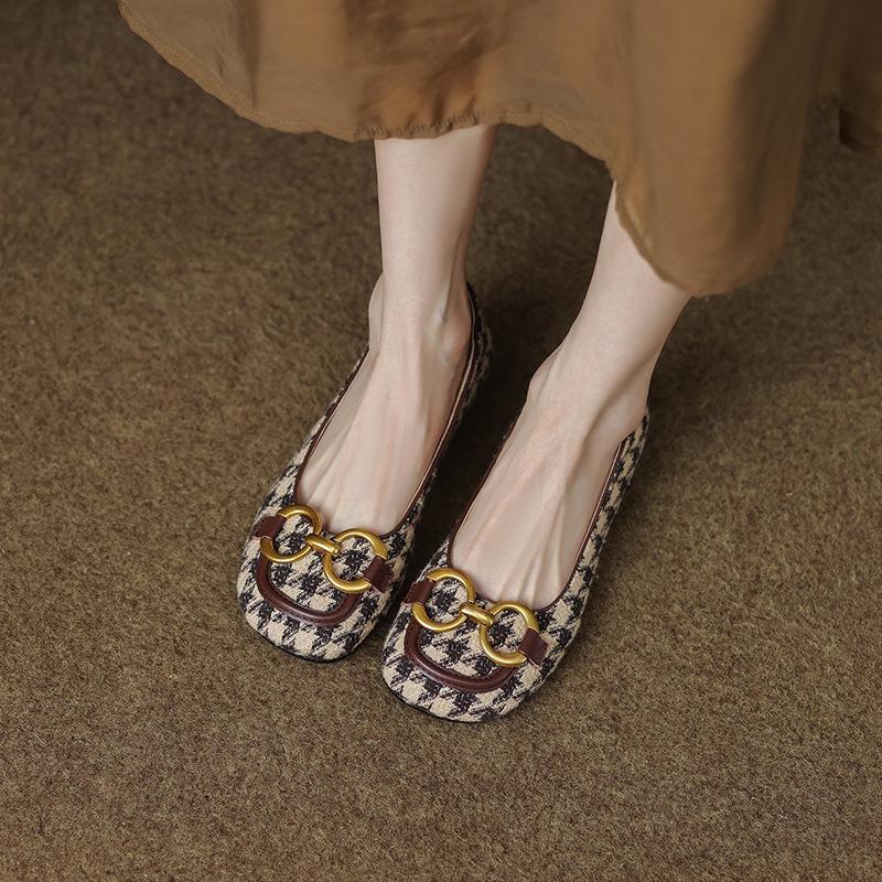 Ретро-туфли с квадратной головкой и металлической пряжкой, женские, 2025, новые, легкие, темпераментные, клетчатые, толстый каблук, маленький, ароматный, стиль, соответствие цветов