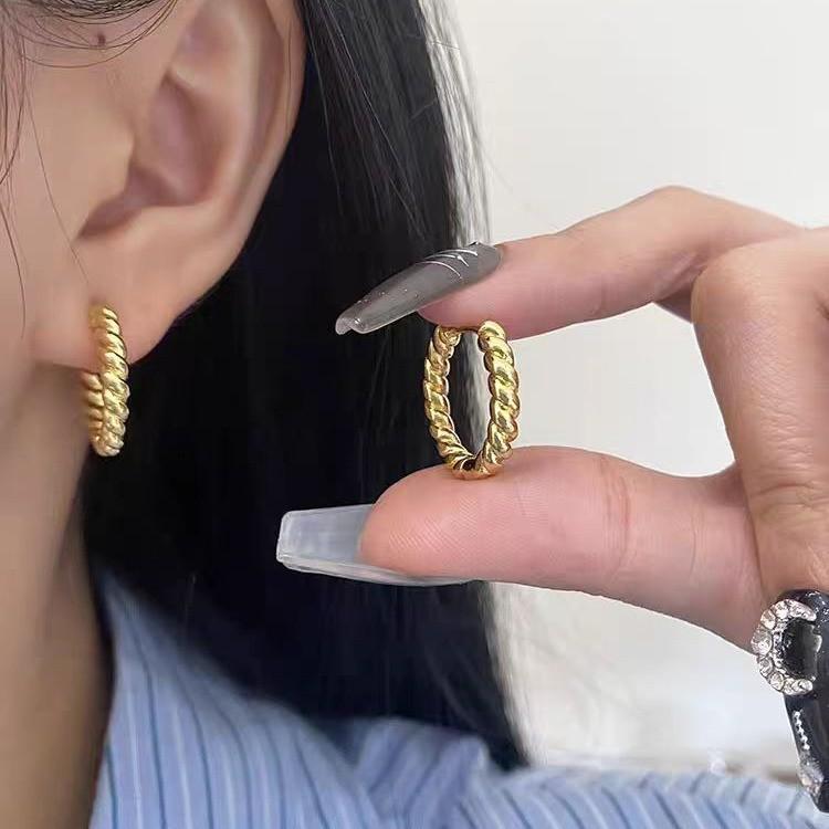 Элегантные серьги-капли с камнем кошачий глаз — универсальные, легкие, роскошные, изысканного дизайна.