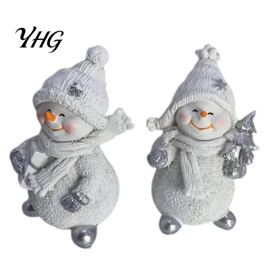 Winter Atmosphere Table Decor 2Pcs Christmas Snowman Figurine, Cute Tabletop Decor, Resin Snow Statue with Gift for Friends Knit Hat Scarf Home Mantel