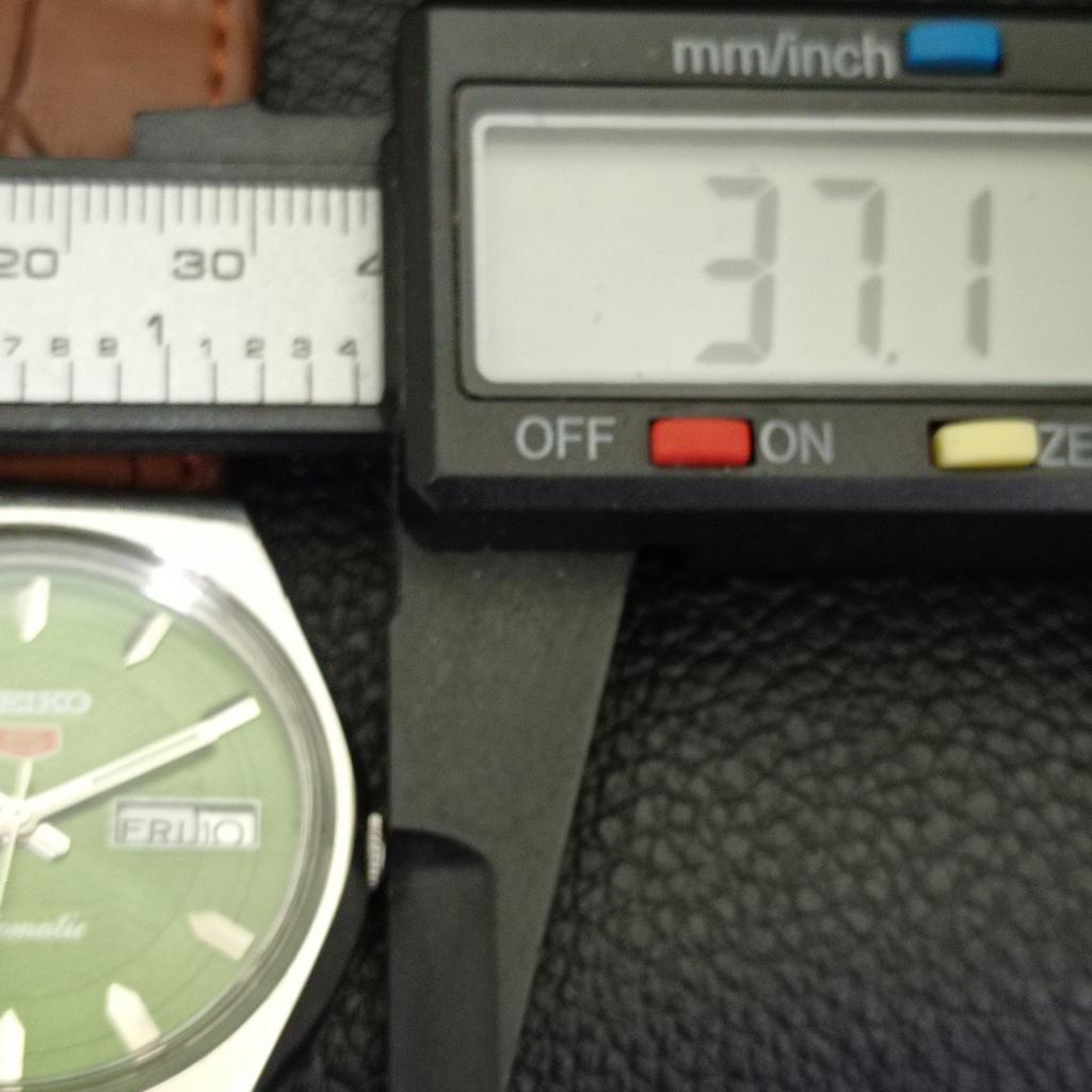 AUTOMATIC VINTAGE SEIKO 5 JAPAN 6349A MENS GREEN COLOR DIAL WATCH A701218-5 R206a-a701218