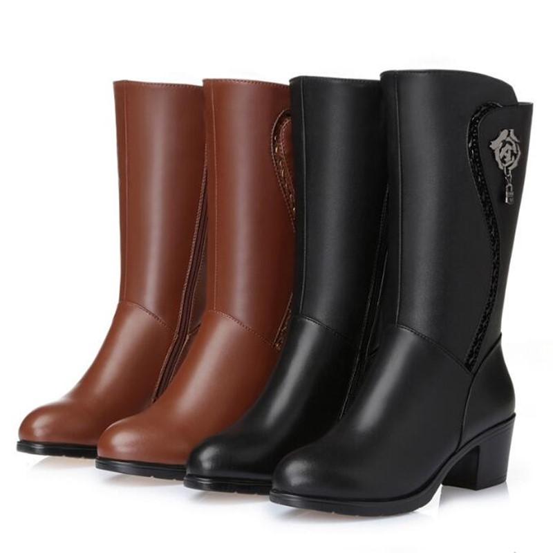 Женские зимние кожаные сапоги с подкладом из натуральной шерсти и искусственного пуха. Размер: 35-43