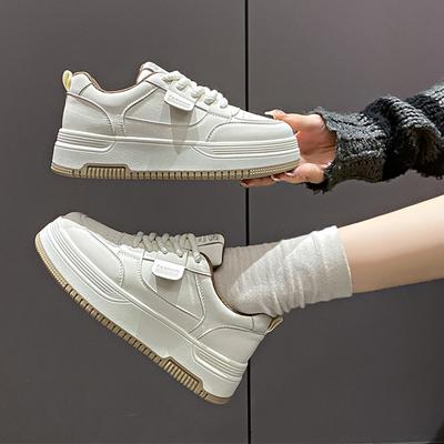 Маленькие белые туфли женские 2025 Весна Новая мода Универсальные легкие кожаные туфли-муффины на толстой подошве увеличивающие рост обувь для спорта и отдыха на доске