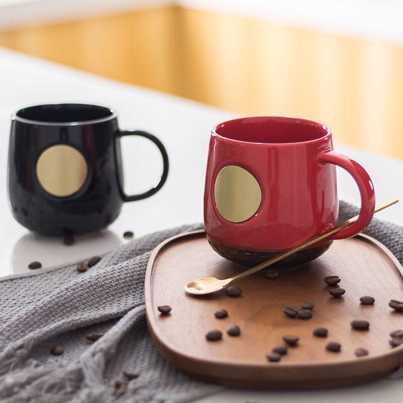 Керамическая кружка с рисунком рыбьей чешуи