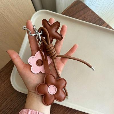 Yogodlns Цветок из искусственной кожи, Брелок для сумки, Плетеный шнурок, Милый кожаный аксессуар в виде звезды, Подвеска для сумки для женщин и девочек