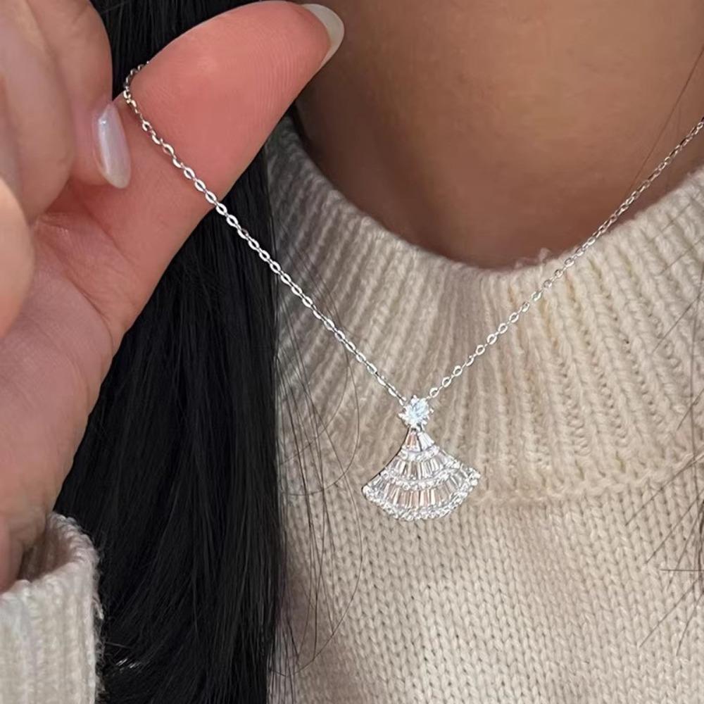 Elegant Silver Princess Necklace with Full Diamond Pave Sparkling Pendant Minimalist Design Luxury Collarbone Chain
