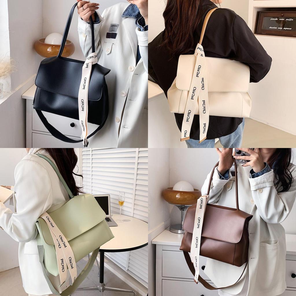 Fashionable Large Capacity Tote Bag With Top And Synthetic Leather Interior For Casual Outings