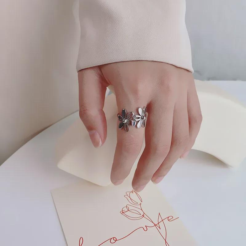 Винтажное корейское титановое стальное цветочное кольцо с открытым воротом - модный холодный стиль для женщин