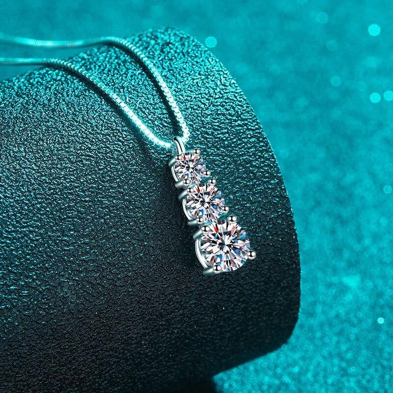 Smyoue 1.8CT Муассанит Подвеска для женщин и мужчин Сверкающее бриллиантовое ожерелье 3 камня Твердое серебро 925 Ювелирные изделия Роскошное качество GRA