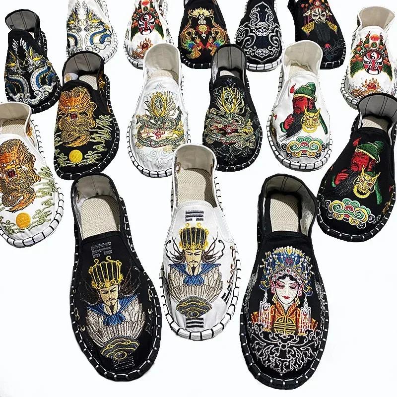 Тканевые туфли с цветочной вышивкой, мужские мокасины для мужчин-Gommino, студенческая повседневная обувь, модный национальный китайский стиль 2024