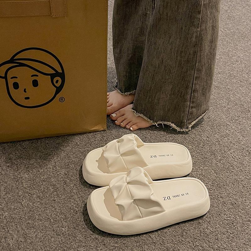 Flip-flops Summer Thick-soled Shoes Casual Beach Sandals and Fashionable Women's Flip-flops