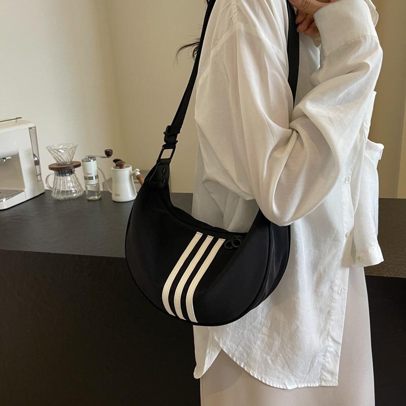 Women's Bags, Niche Design Sense, Dumpling Bags, Casual and Lightweight, Commuting Nylon Bags, Messenger Bags, Women