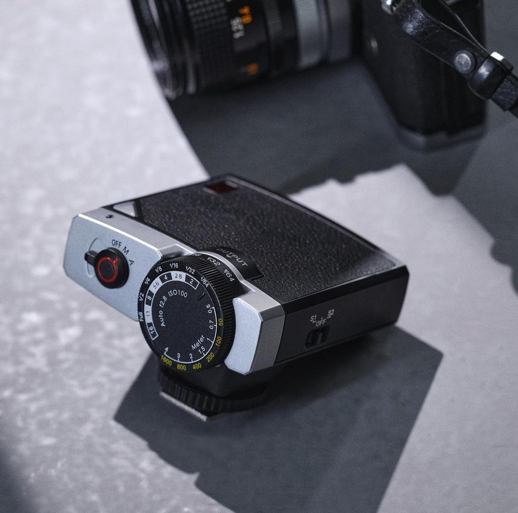 Godox Lux Junior Retro Strobe Flash Speedlight GN12 Color Temperature 6000K Focal Length 28mm Compatible with Canon Nikon Sony Olympus Fujifilm