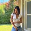 T-shirt bianca a maniche corte con scollo a V e bordino in pizzo