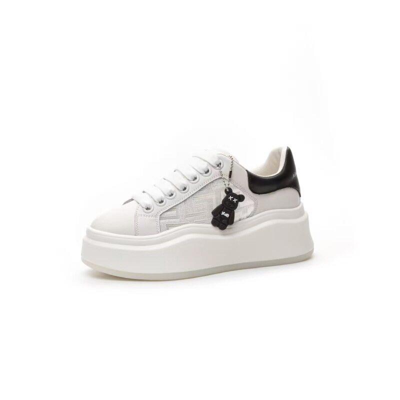 Women's 2026 autumn and winter new simple and versatile leather velvet warm muffin platform sports and leisure shoes