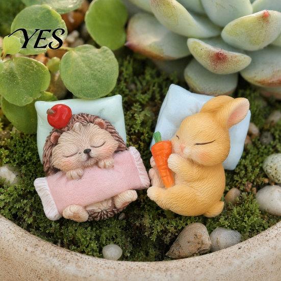 Carrot Hugging Rabbit Figurine 2Pcs Mini Animal Landscape Ornaments, Resin Small Sleeping Figurines Moss Micro-landscape Accessories for Succulents