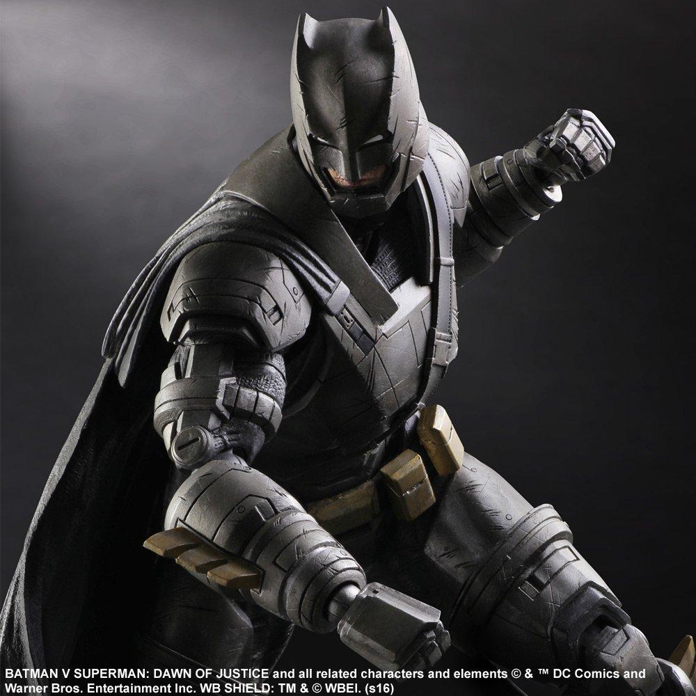 PLAY ARTS Kai Бэтмен против Супермена: Бэтмен в броне из фильма «На заре справедливости», предварительно окрашенная подвижная фигурка