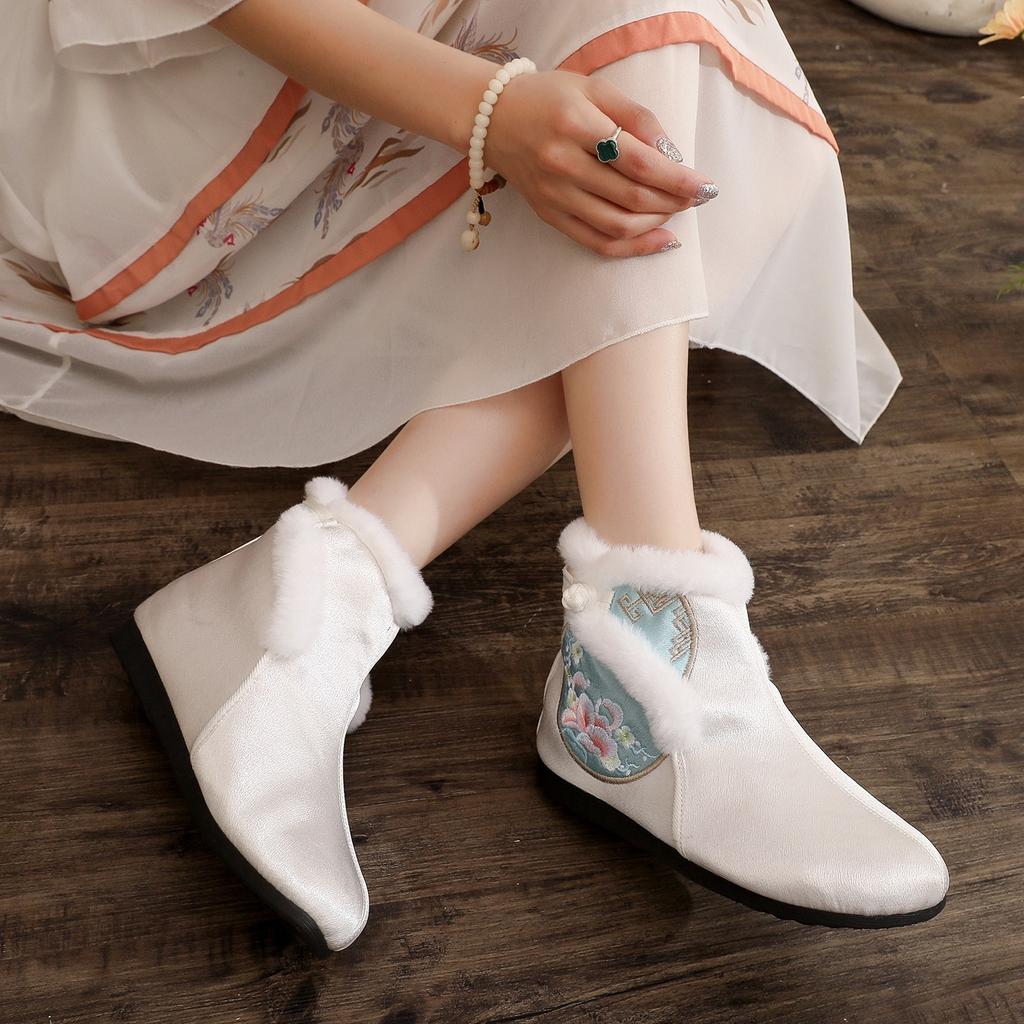 2024 Winter Ethnic Style Embroidered Boots Flat-soled Old Beijing Cloth Shoes Non-slip and Wear-resistant Jelly Soles Autumn New Single Boots