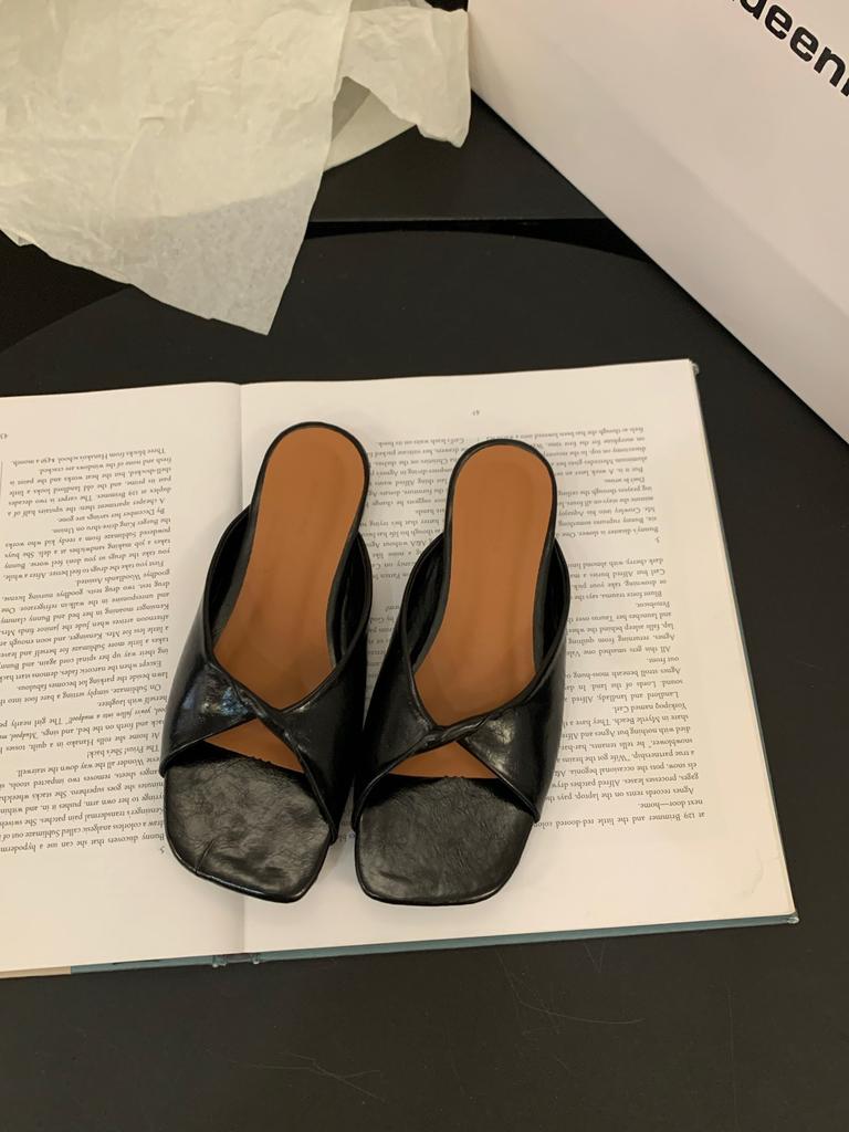 Fashion Flat-bottomed One-word Drag Shoes Women's Shoes Summer Wear 2024 New Summer Simple Beach Sandals