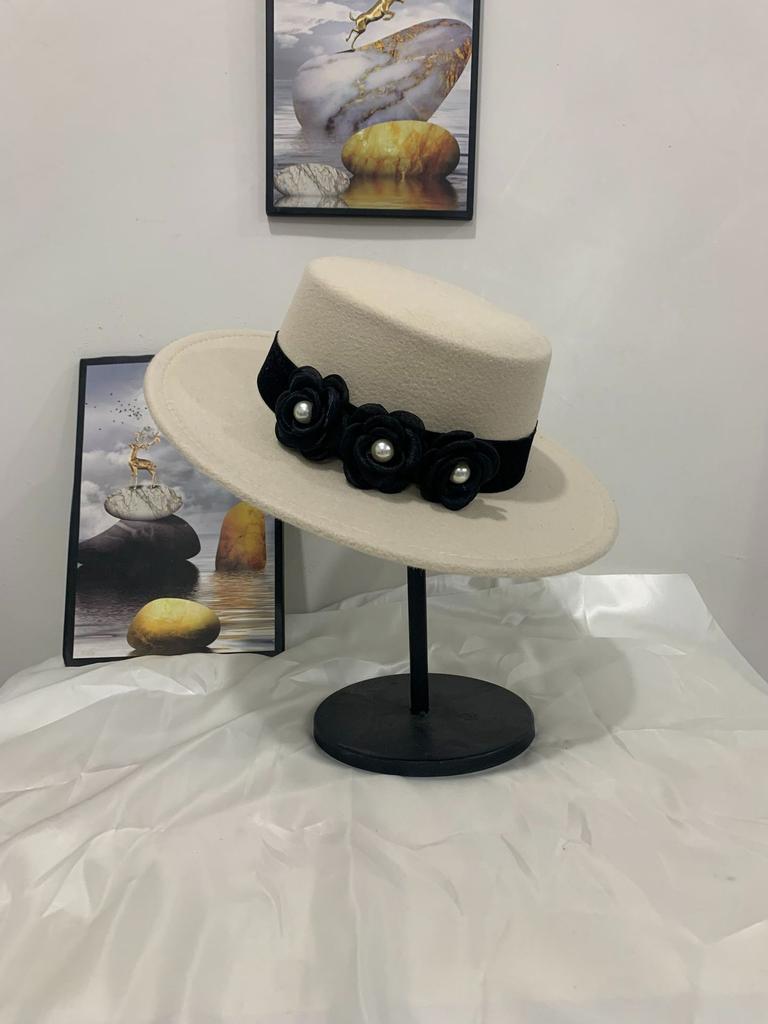 Осень и зима новый плоский верхний цилиндр женский французский легкая роскошь тысяча золотых шерстяная шляпа элегантная жемчужная цветочная шляпа цилиндр собственное производство