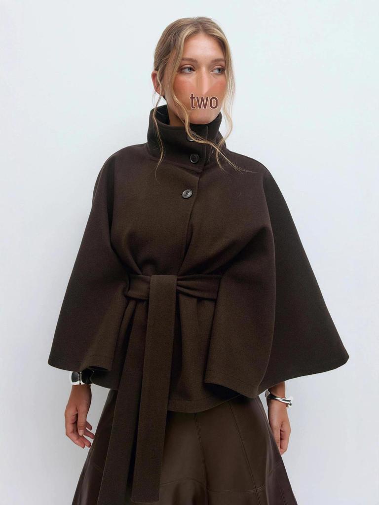 Женское короткое шерстяное пальто-накидка 2025 года с воротником-стойкой и поясом