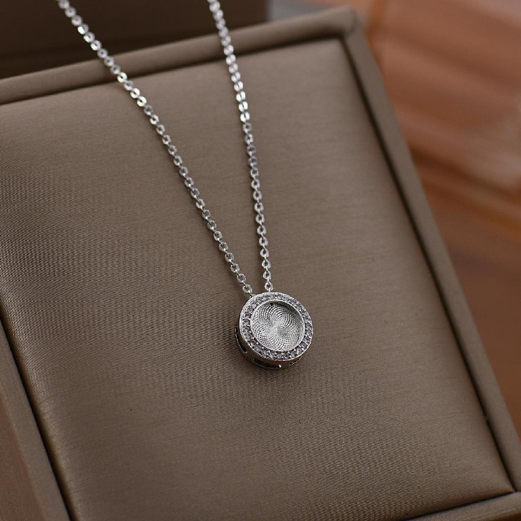 Геометрическое круглое подвесное колье из циркония, изготовленное на высокоточном ЧПУ