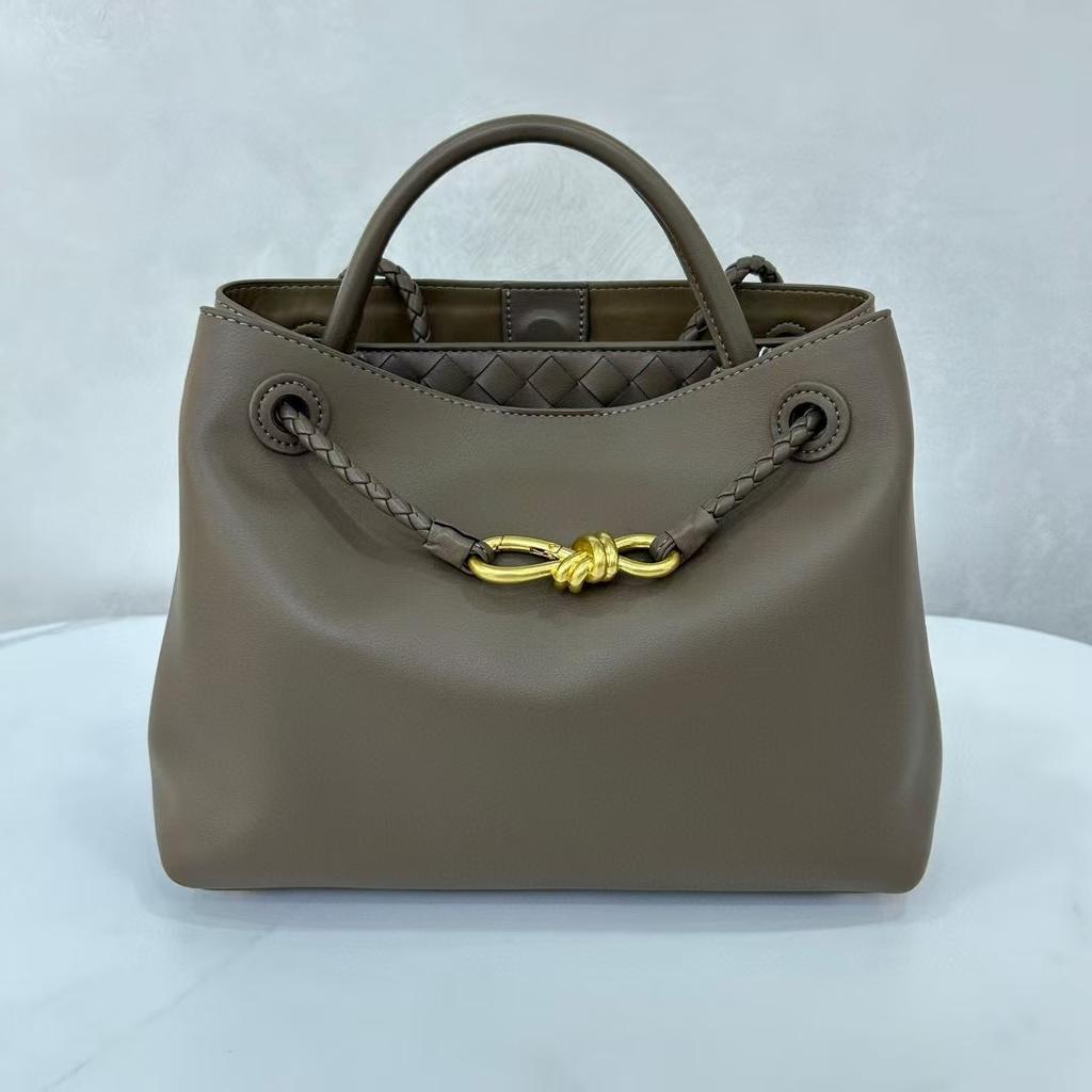 Women's 2025 New Texture Genuine Leather Large Capacity Tote Bag Women's Diagonal Cross Commuter Bow Single Shoulder Handbag