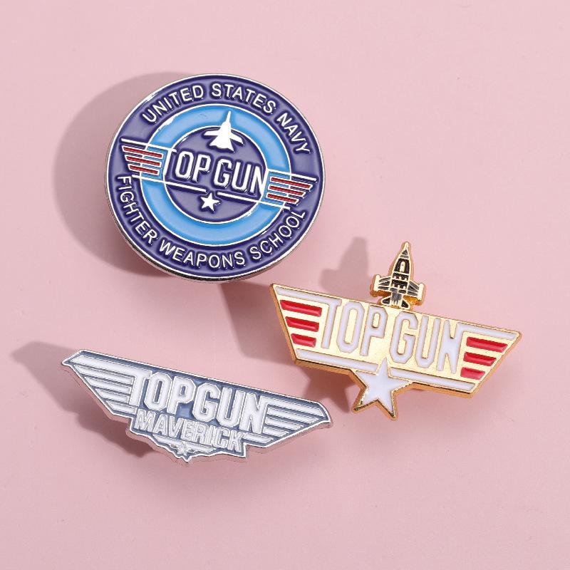 Pilot Space Shuttle Travelling Enamel Pin Denim Backpack Clothes Decoration Badges Jewelry