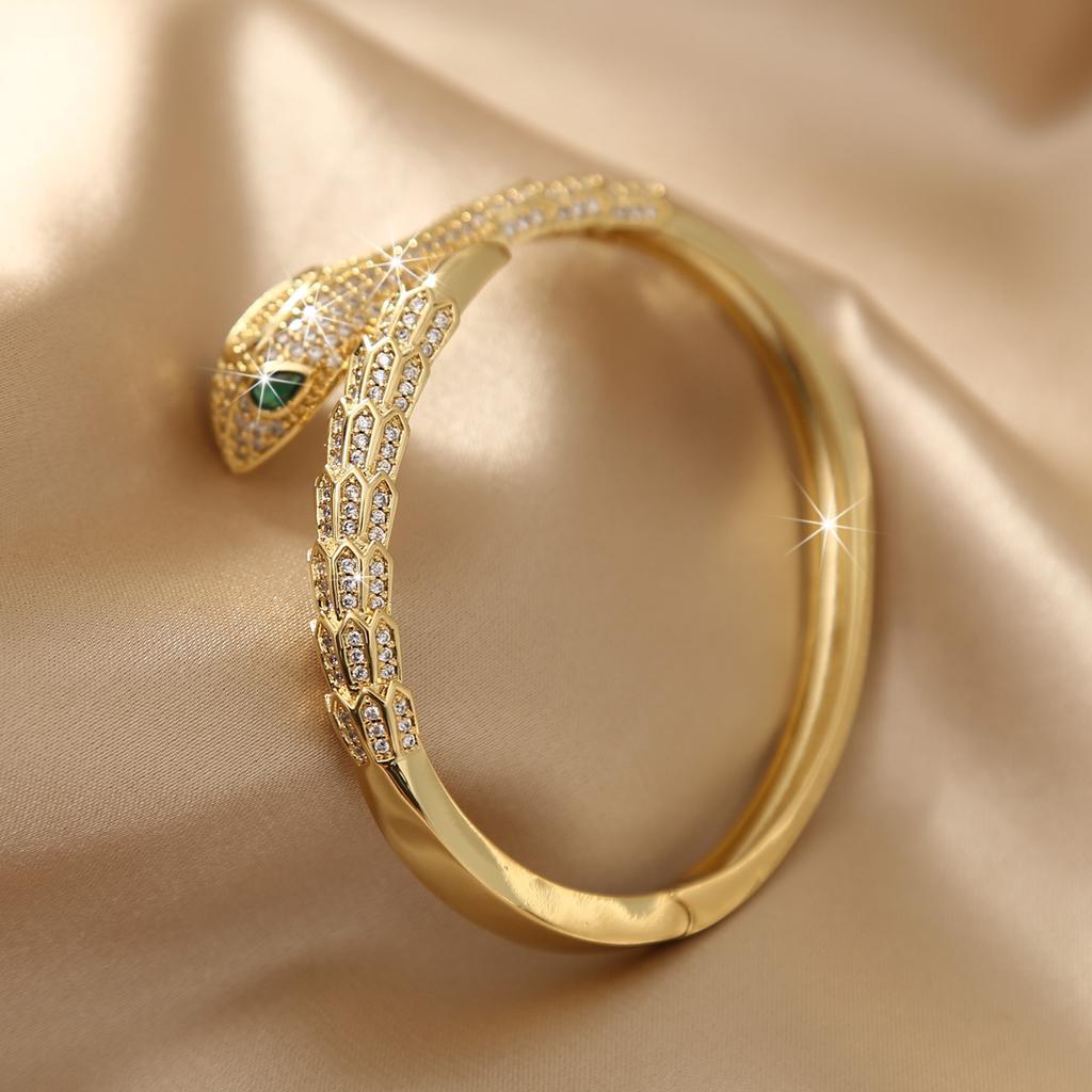A High-end Snake Shaped Bracelet with Zirconia Inlay, a Gift for Girlfriend
