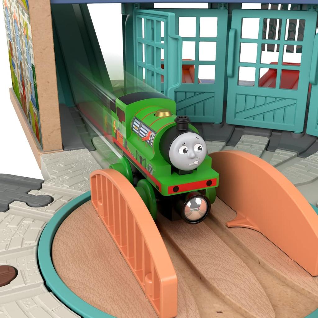 Паровозик Томас из серии «Паровозик Томас» из дерева «Перси и Тидмутское паровозное депо» на техническом обслуживании, возраст — 10 лет и HBJ81 (Томас) [Поезд] [Воспроизвести