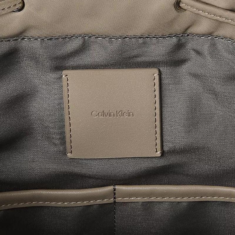 Calvin Klein Серебристая фурнитура затяжка-шнурок Регенерированный нейлон рюкзак стандартный мужской цвет пыльная таупе