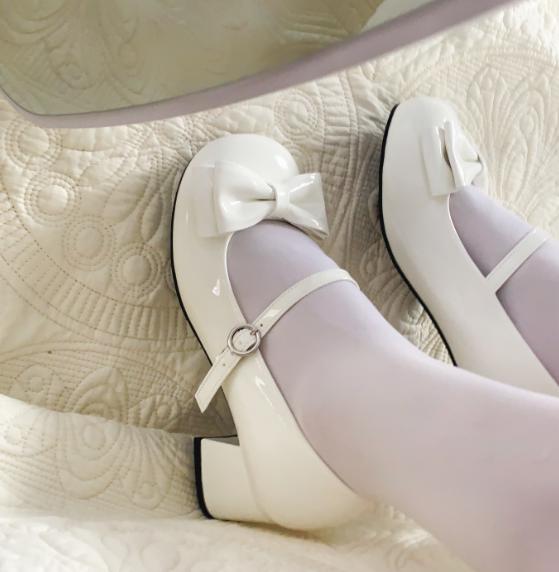 [В наличии] Милые туфли в стиле Лолиты на среднем каблуке с бантом в форме сердца и узором из вьющихся цветов