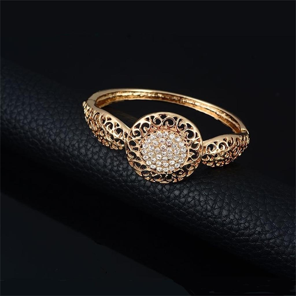 5-Piece Exaggerated Rhinestone Jewelry Set: Necklace, Earrings, Ring, Bracelet for Women's Wedding