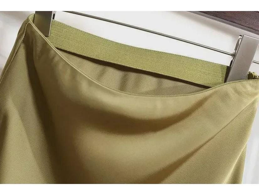 Элегантная юбка-трапеция из атласа цвета шампанского для женщин - Коллекция Весна/Осень 2024