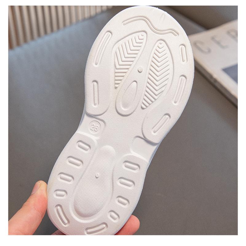 Весенне-осенние новые универсальные дышащие удобные и износостойкие спортивные туфли для девочек с кожаным верхом и мягкой подошвой