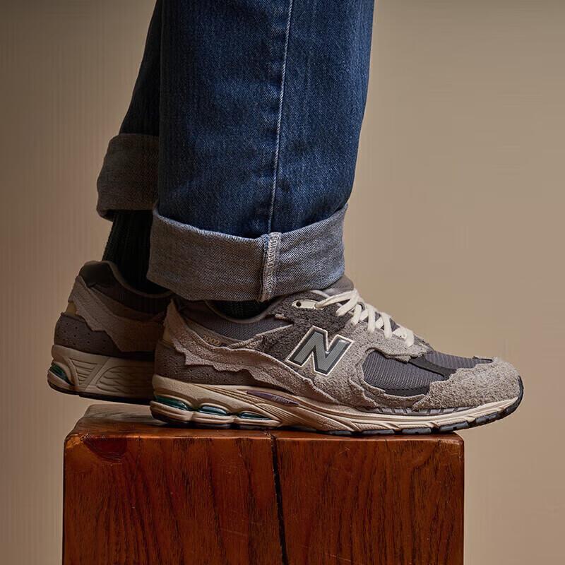 New Balance Ретро-кроссовки в повседневном стиле серии 2002R