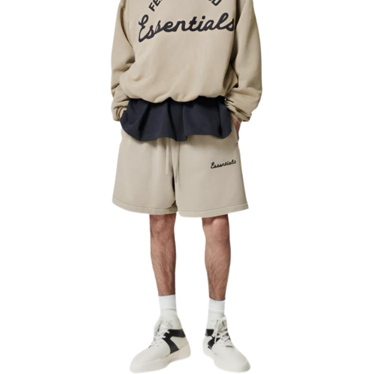 Fear of God Essentials Классический крой Короткие Выцветшие Песочный Мужские Брюки Коричневый 160SP264102F