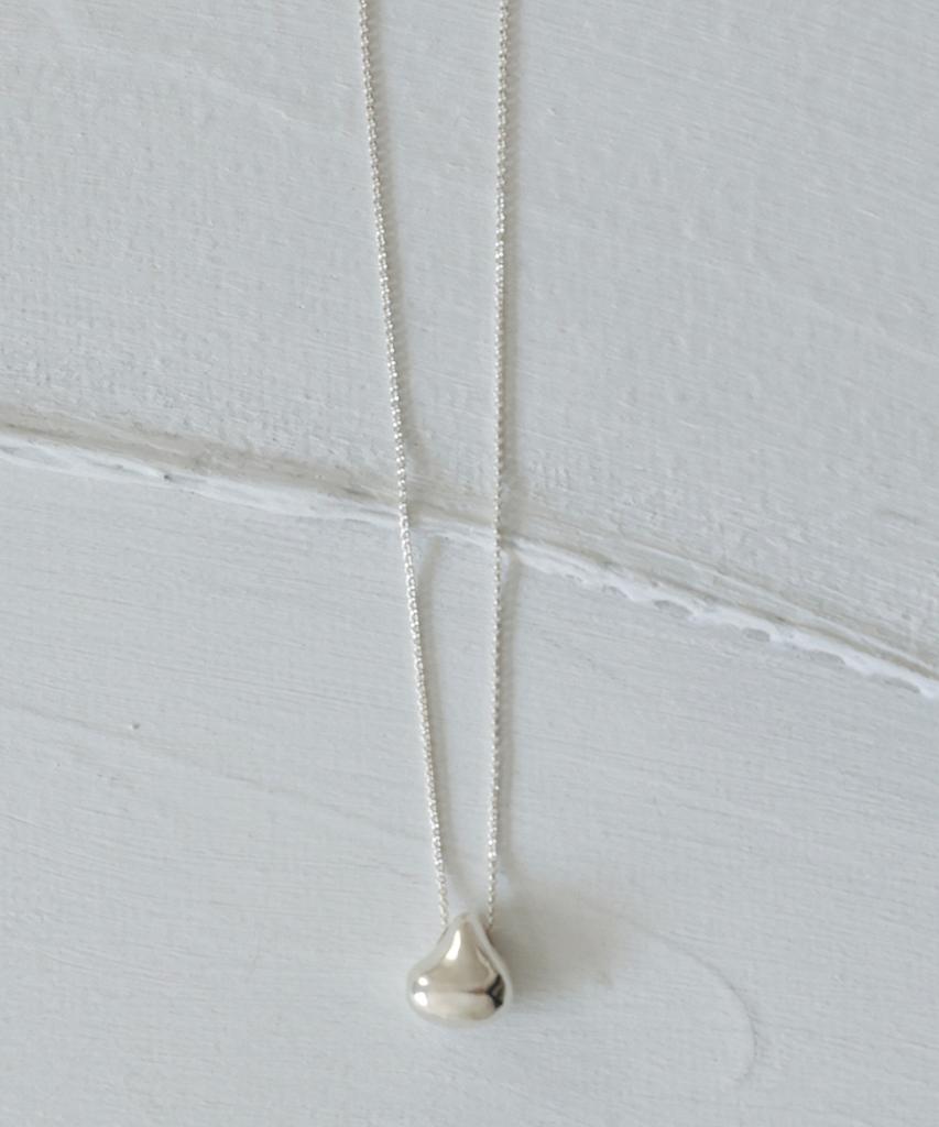 Reindeer Grotto Necklace 01
