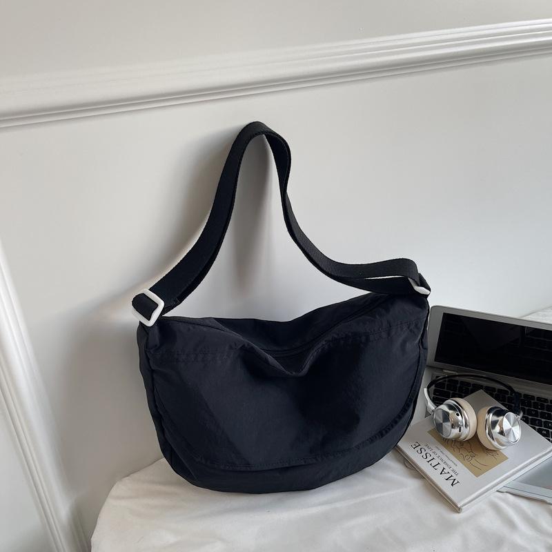 Casual Simple Shoulder Messenger Bag Large Capacity New Dumpling Bag Light and Simple Japanese Dumpling Bag Commuter Bag
