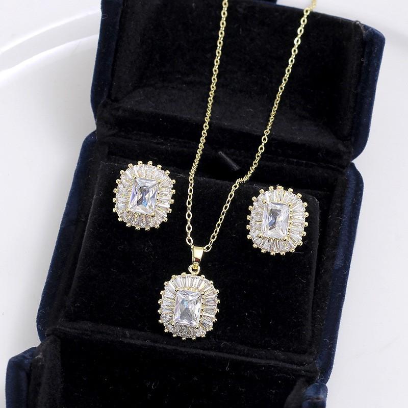 Elegant Zircon Lucky Clover Necklace Earring Set Women Light Luxury Geometric Pendant Jewelry Party Office Wear