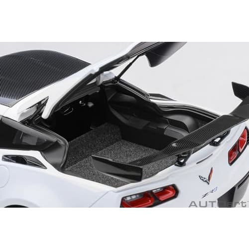 AUTOart 1/18 scale Chevrolet Corvette (C7) ZR1 White Finished Product