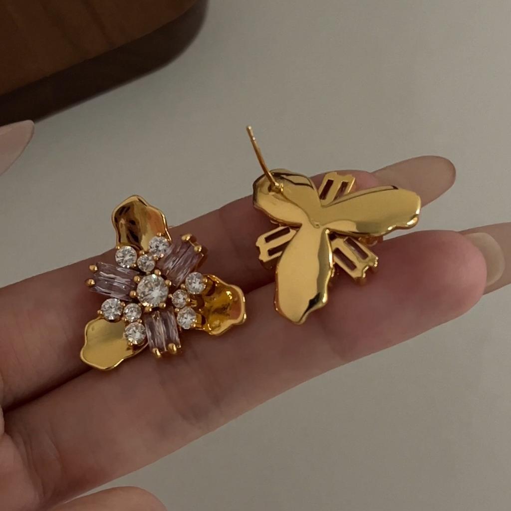 Irregular metal pleated flower stud earrings light pink zircon light luxury French gentle dress earrings high-end earrings