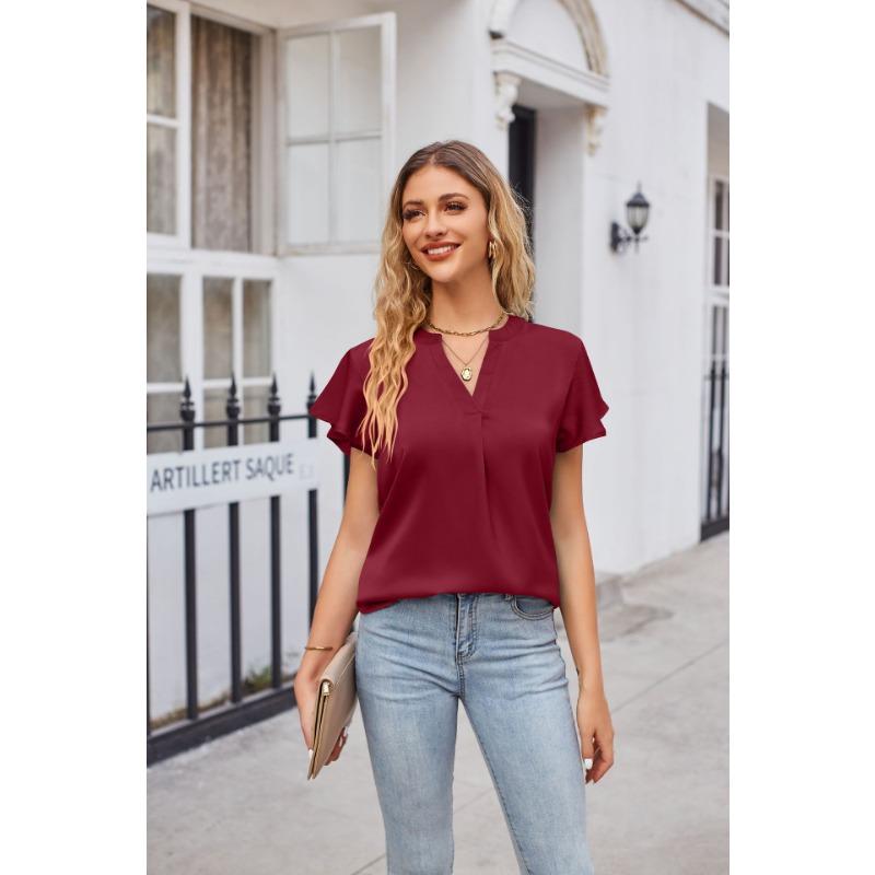 Летняя женская атласная рубашка с V-образным вырезом и оборками на рукавах