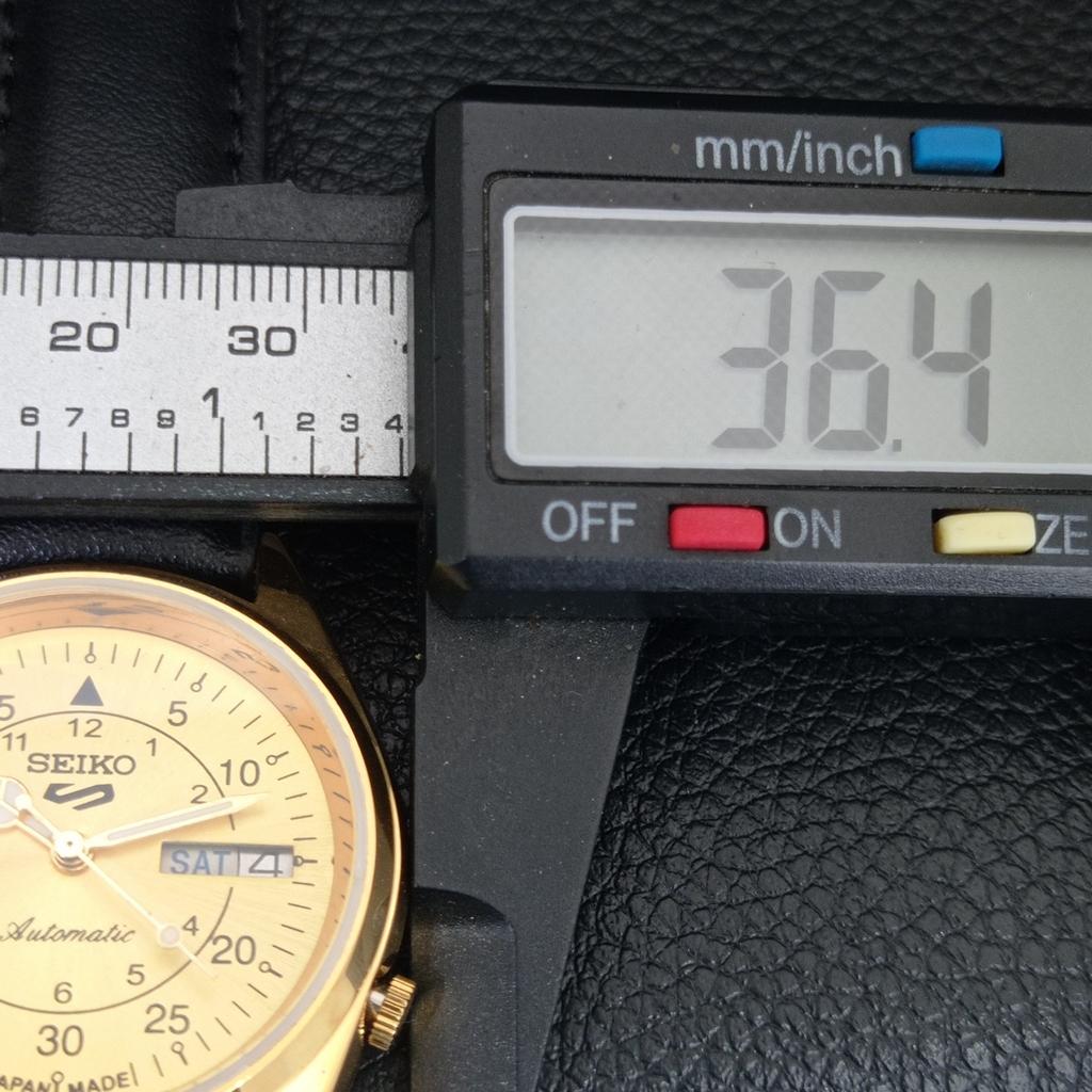 ВИНТАЖНЫЕ ОТРЕМОНТИРОВАННЫЕ МУЖСКИЕ АВТОМАТИЧЕСКИЕ ЧАСЫ SEIKO 5 ЯПОНИЯ ЗОЛОТОЙ ЦИФЕРБЛАТ a445503-1
