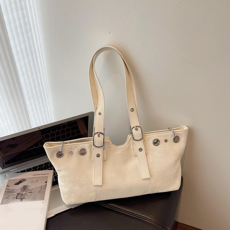 Полая заклепка Пряжка ремня Сумка-тоут через плечо под мышкой Большой вместимости Дизайнерская женская сумка-тоут Модная сумка для поездок на работу Сумка с верхней ручкой CLE
