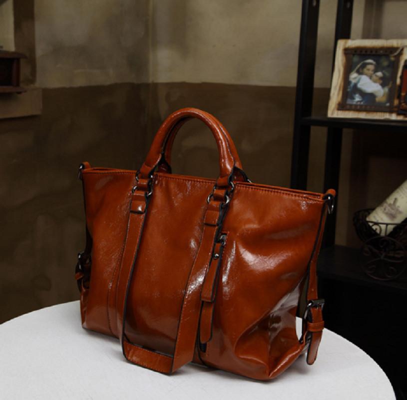 Womens Handbag With Soft Handle And Multiple Compartments For Everyday Style