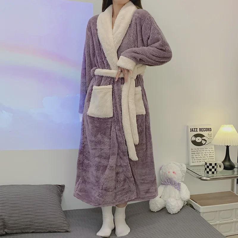 Уютный махровый халат цвета феи с фиолетовым коралловым оттенком — длинный, плотный, симпатичный домашний халат для осени и зимы