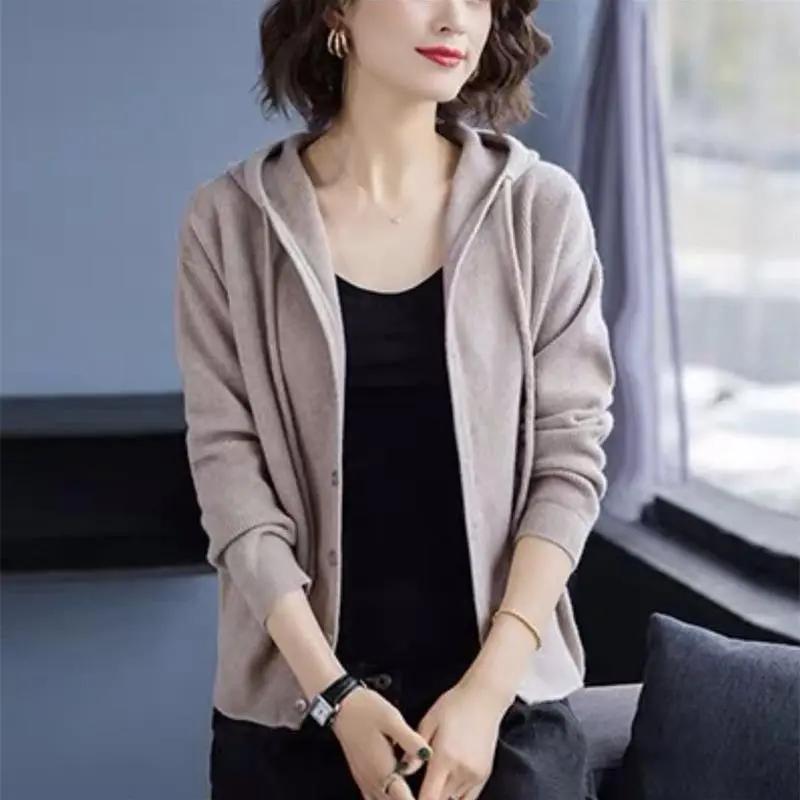 Весна и осень Новый стиль Женская вязаная куртка с капюшоном Женский короткий свободный внешний вязаный кардиган Универсальный женский